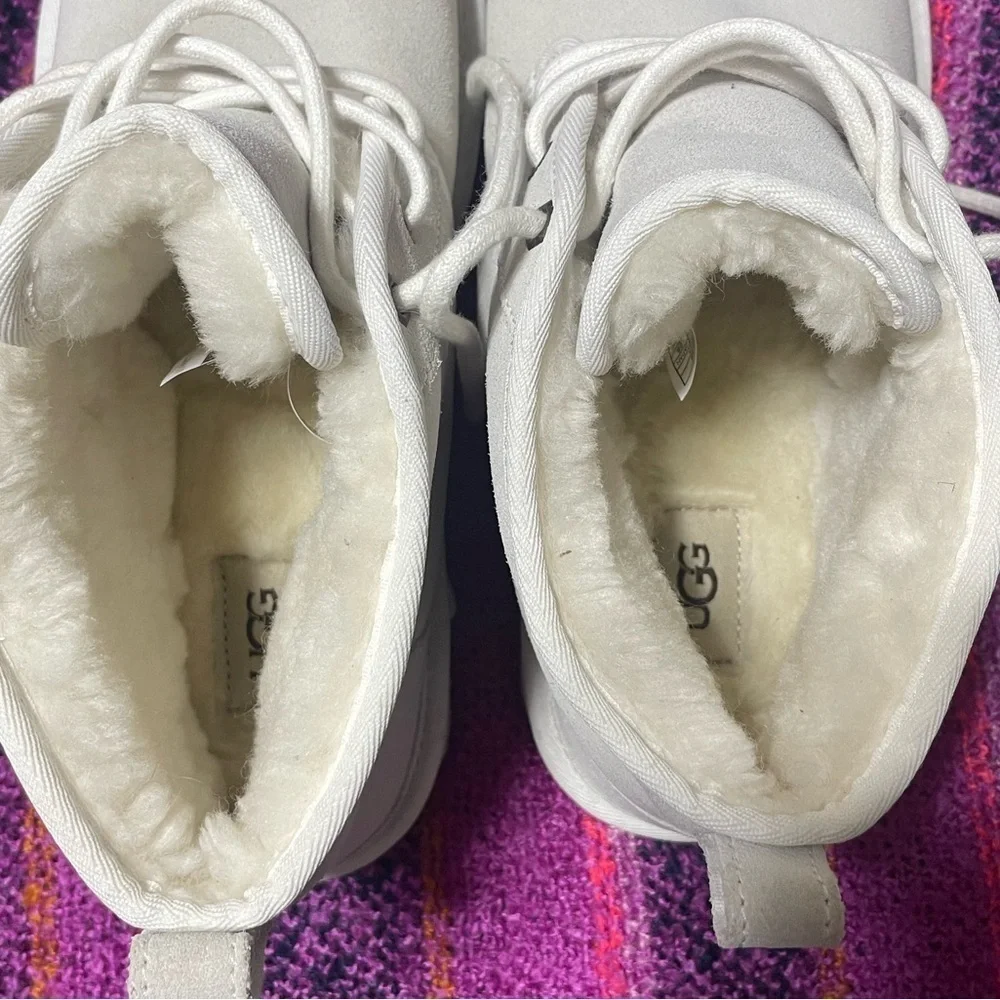 NWOB White/Gray Neumel Uggs, Men's size 10 S/N 3236